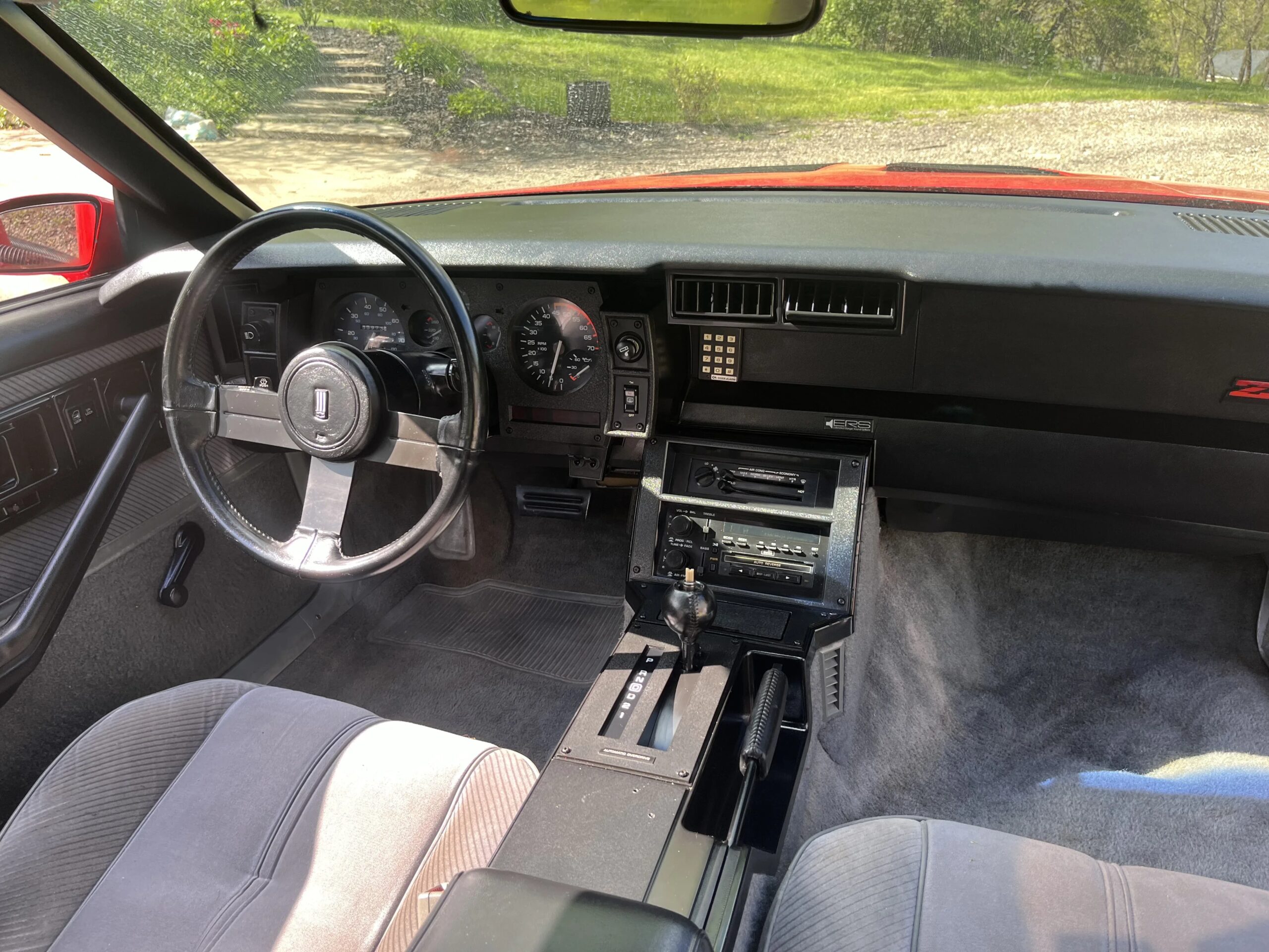 Chevrolet-Camaro-iroc-z-coupe-1985-Red-Black-19