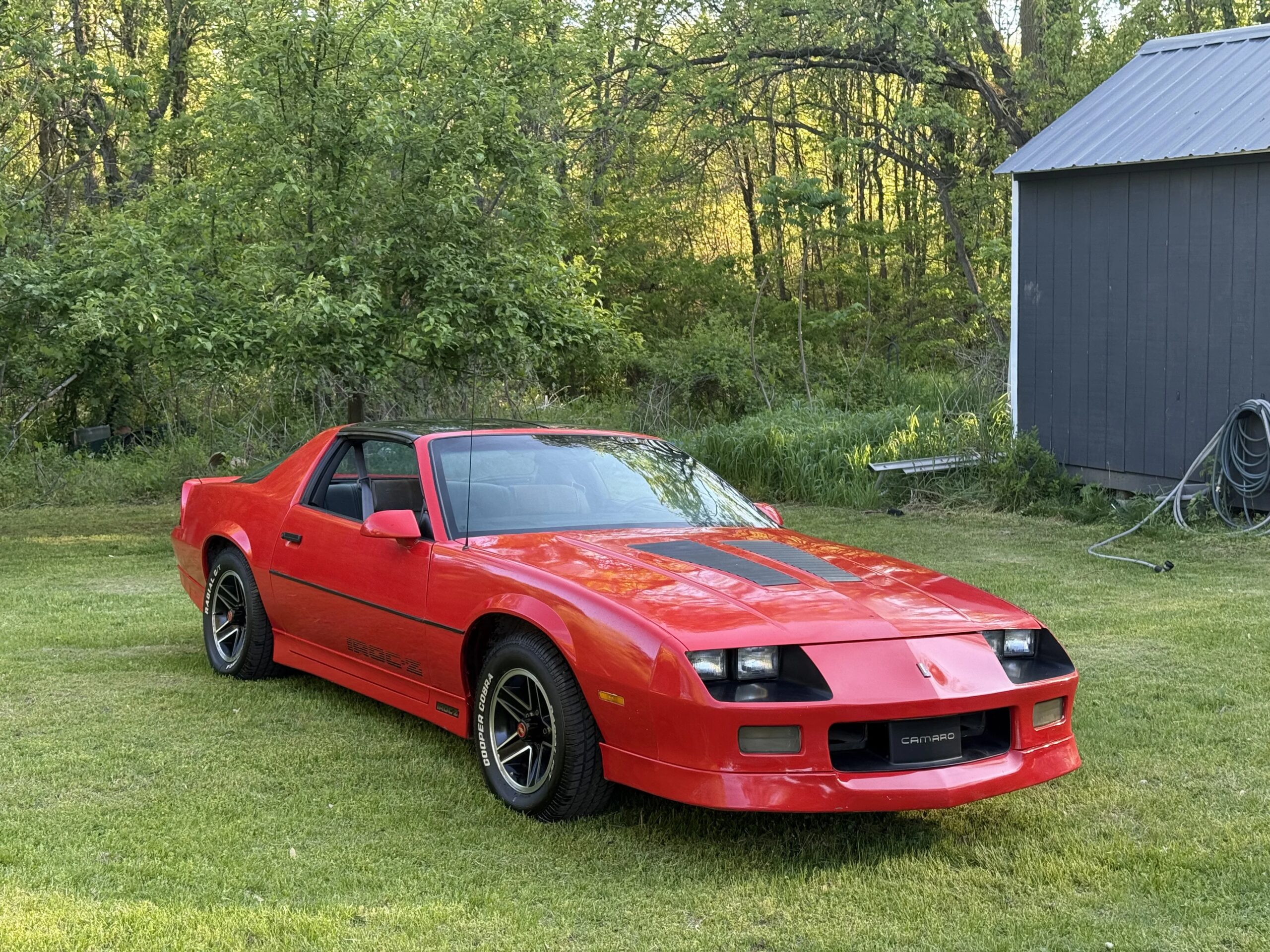 Chevrolet-Camaro-iroc-z-coupe-1985-Red-Black-2