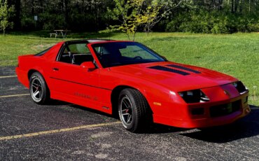 Chevrolet-Camaro-iroc-z-coupe-1985-Red-Black-20