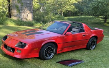 Chevrolet-Camaro-iroc-z-coupe-1985-Red-Black-26