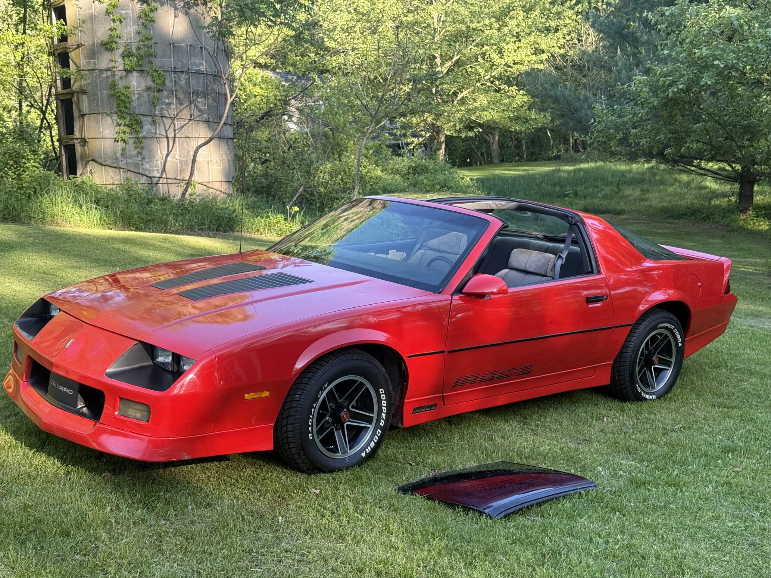 Chevrolet-Camaro-iroc-z-coupe-1985-Red-Black-26