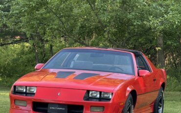 Chevrolet-Camaro-iroc-z-coupe-1985-Red-Black-28