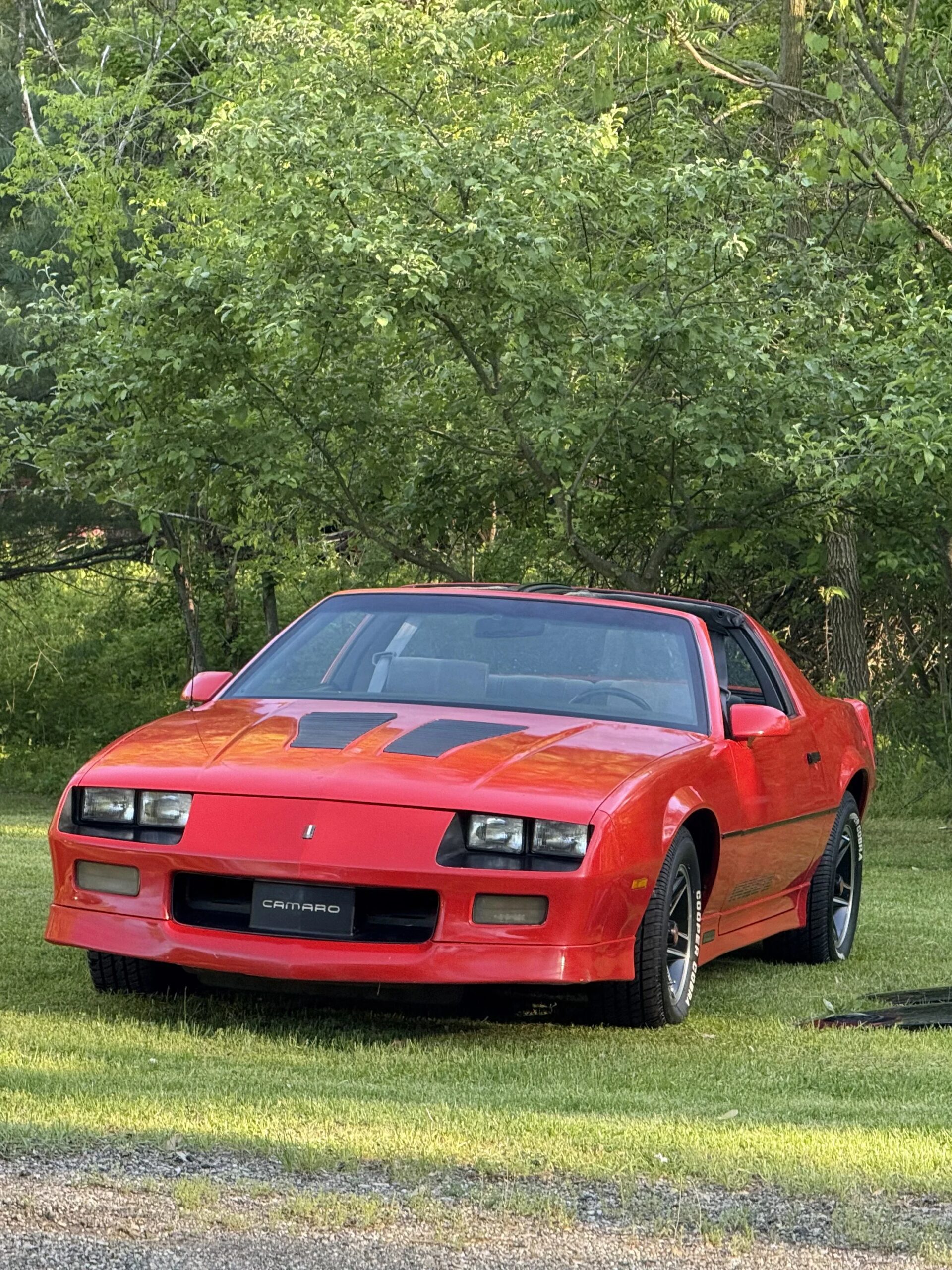 Chevrolet-Camaro-iroc-z-coupe-1985-Red-Black-28