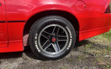 Chevrolet-Camaro-iroc-z-coupe-1985-Red-Black-32