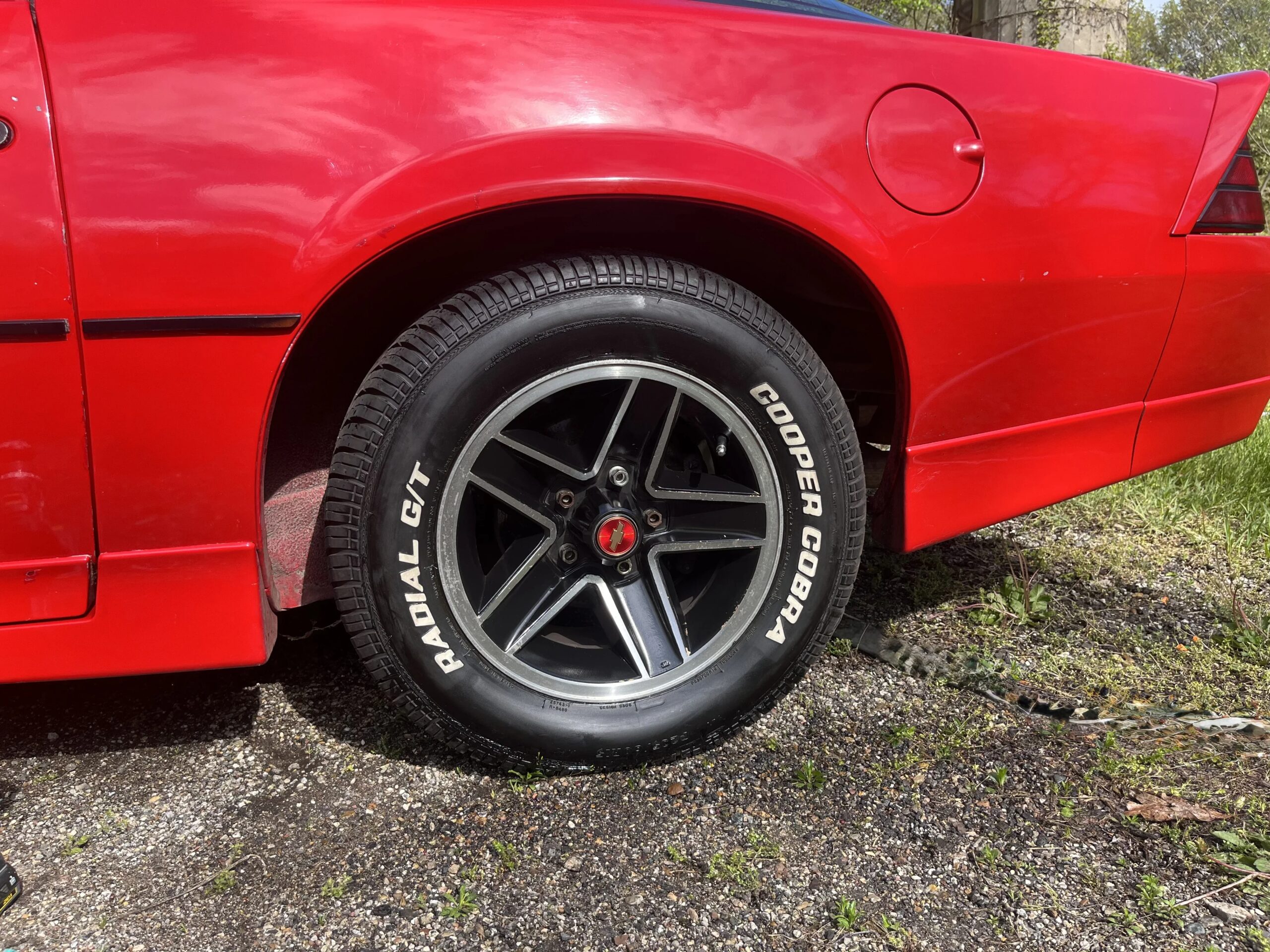 Chevrolet-Camaro-iroc-z-coupe-1985-Red-Black-32