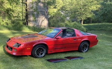Chevrolet-Camaro-iroc-z-coupe-1985-Red-Black-34