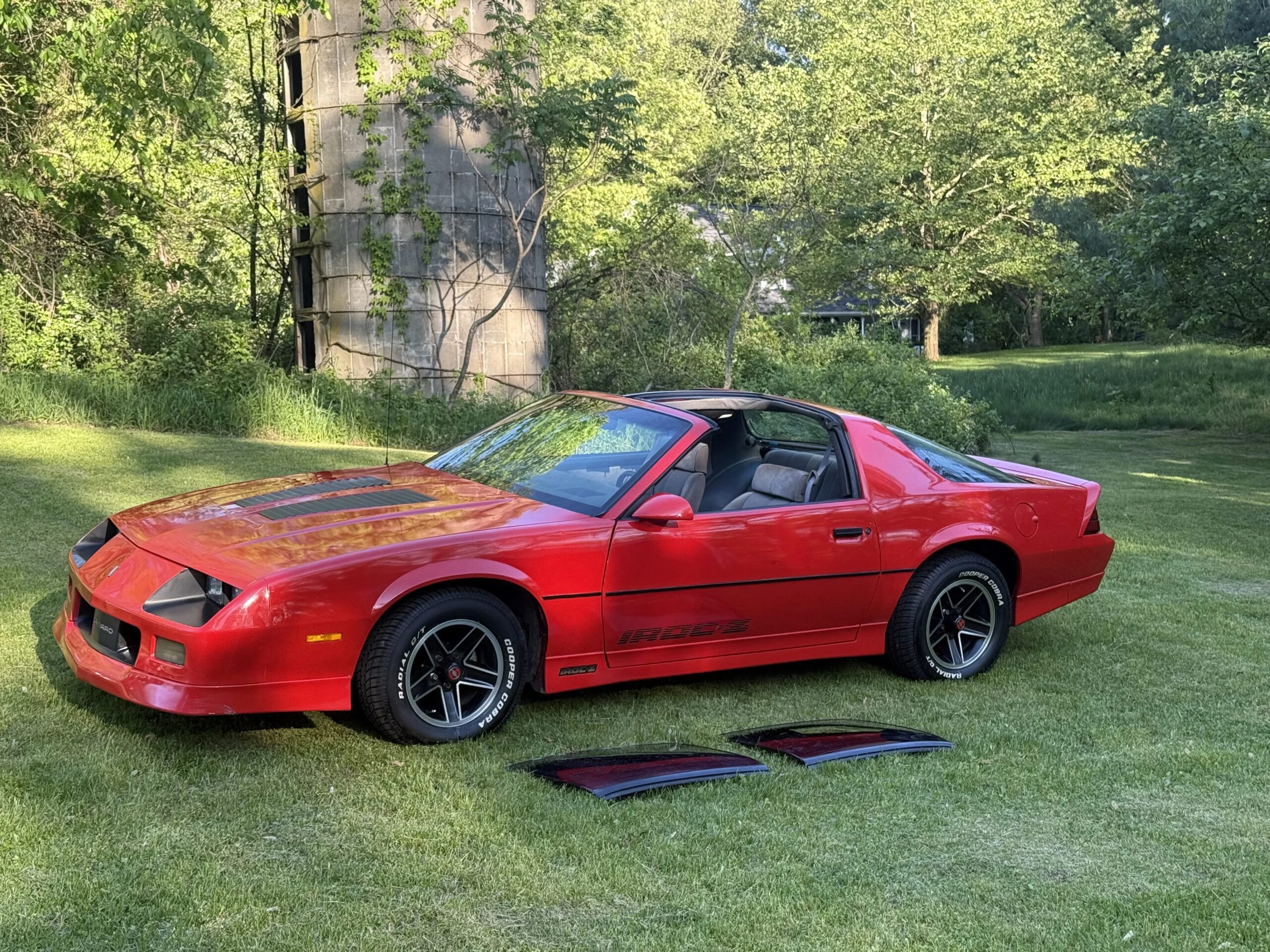 Chevrolet-Camaro-iroc-z-coupe-1985-Red-Black-34