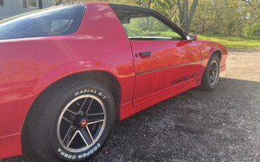 Chevrolet-Camaro-iroc-z-coupe-1985-Red-Black-4
