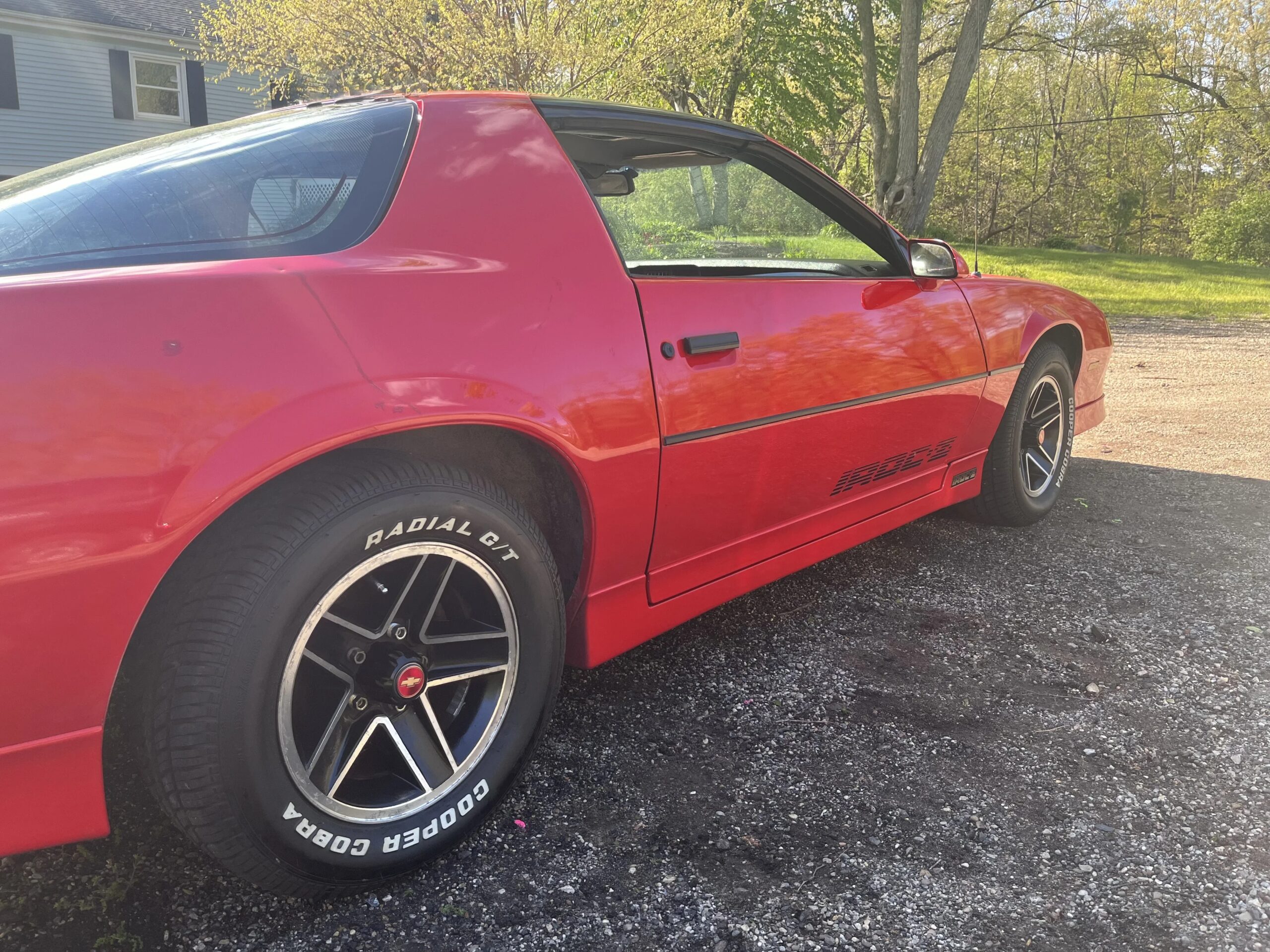Chevrolet-Camaro-iroc-z-coupe-1985-Red-Black-4