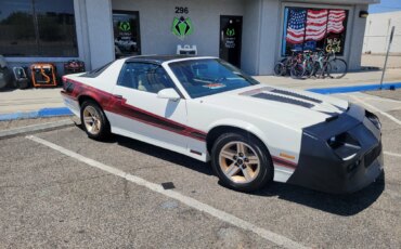 Chevrolet-Camaro-iroc-z-coupe-1986-White-Tan-1