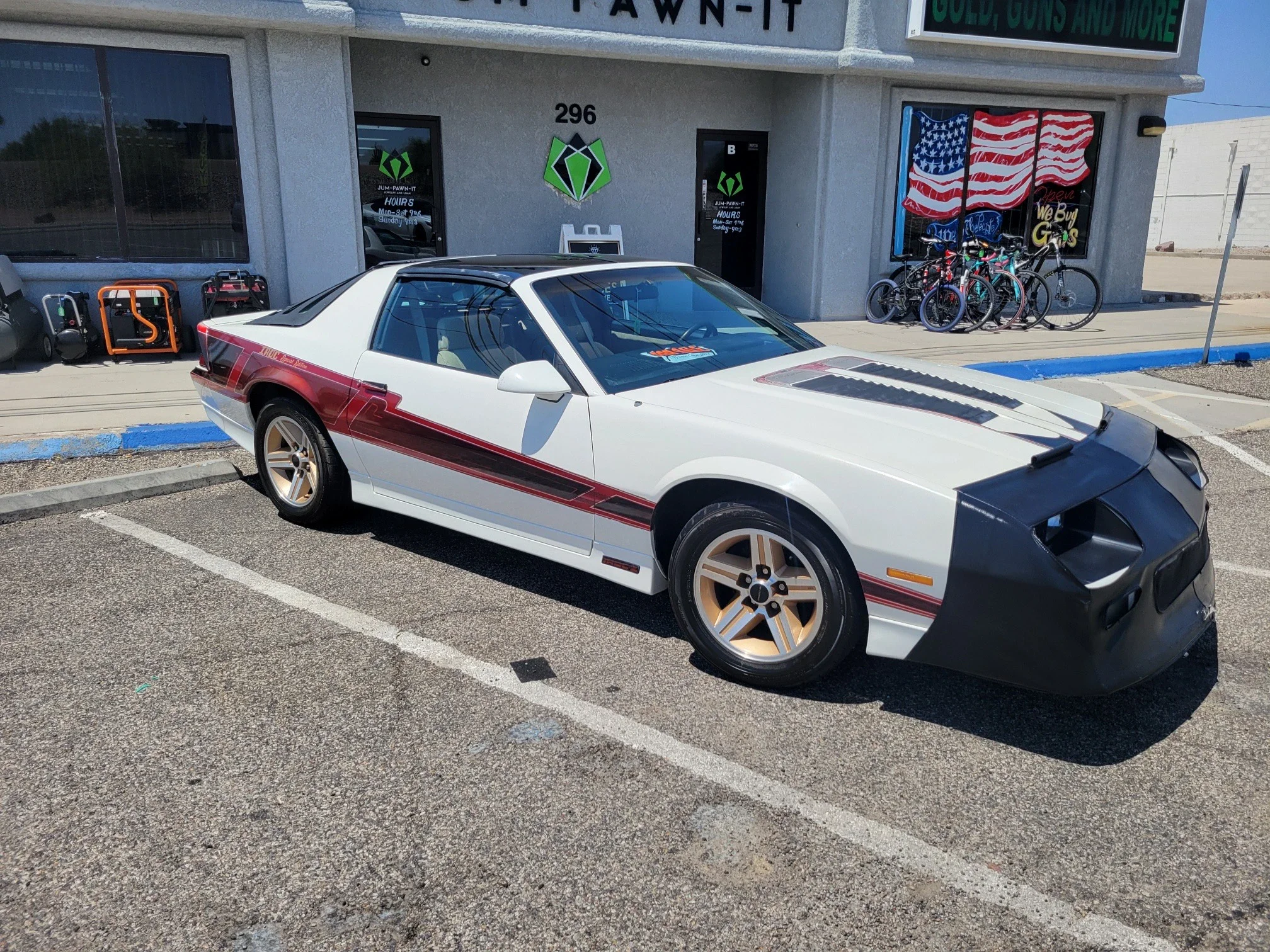 Chevrolet-Camaro-iroc-z-coupe-1986-White-Tan-1