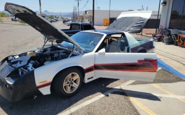 Chevrolet-Camaro-iroc-z-coupe-1986-White-Tan-12