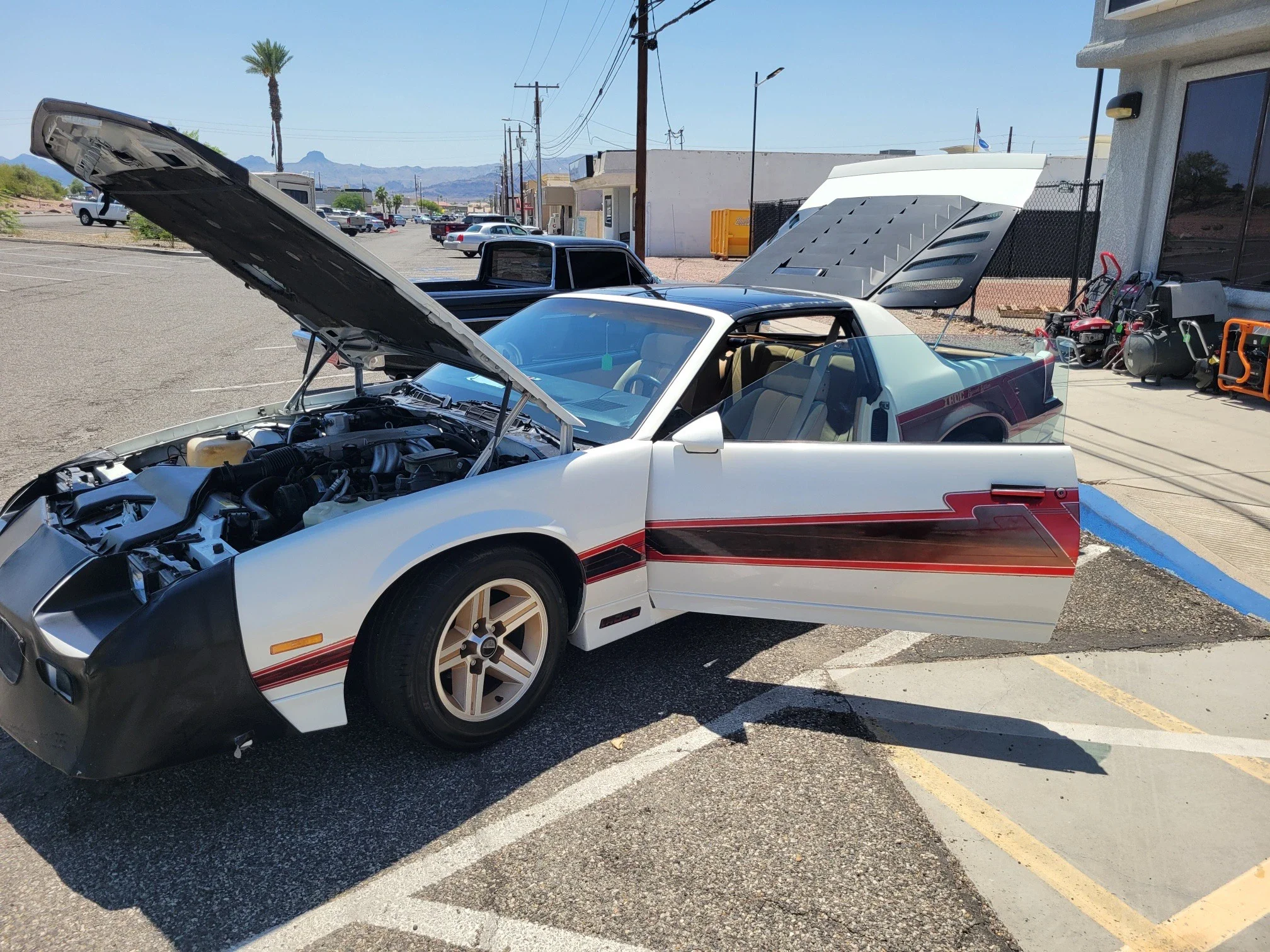 Chevrolet-Camaro-iroc-z-coupe-1986-White-Tan-12