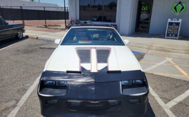 Chevrolet-Camaro-iroc-z-coupe-1986-White-Tan-2