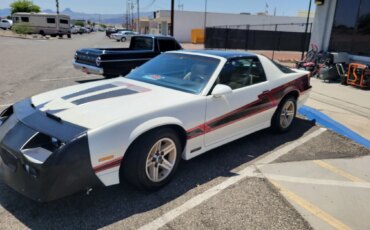 Chevrolet-Camaro-iroc-z-coupe-1986-White-Tan
