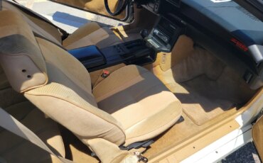 Chevrolet-Camaro-iroc-z-coupe-1986-White-Tan-6