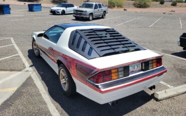 Chevrolet-Camaro-iroc-z-coupe-1986-White-Tan-7