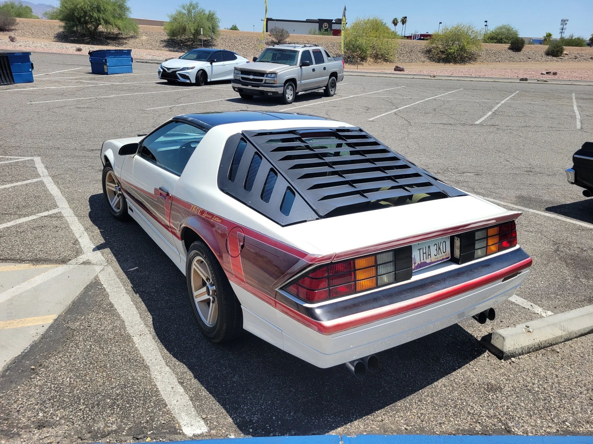 Chevrolet-Camaro-iroc-z-coupe-1986-White-Tan-7