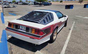 Chevrolet-Camaro-iroc-z-coupe-1986-White-Tan-8