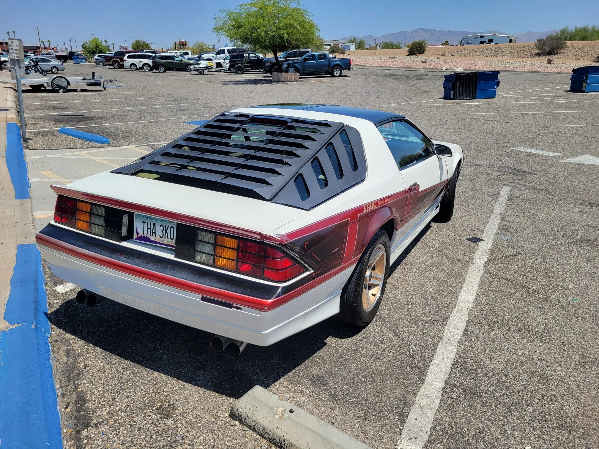 Chevrolet-Camaro-iroc-z-coupe-1986-White-Tan-8