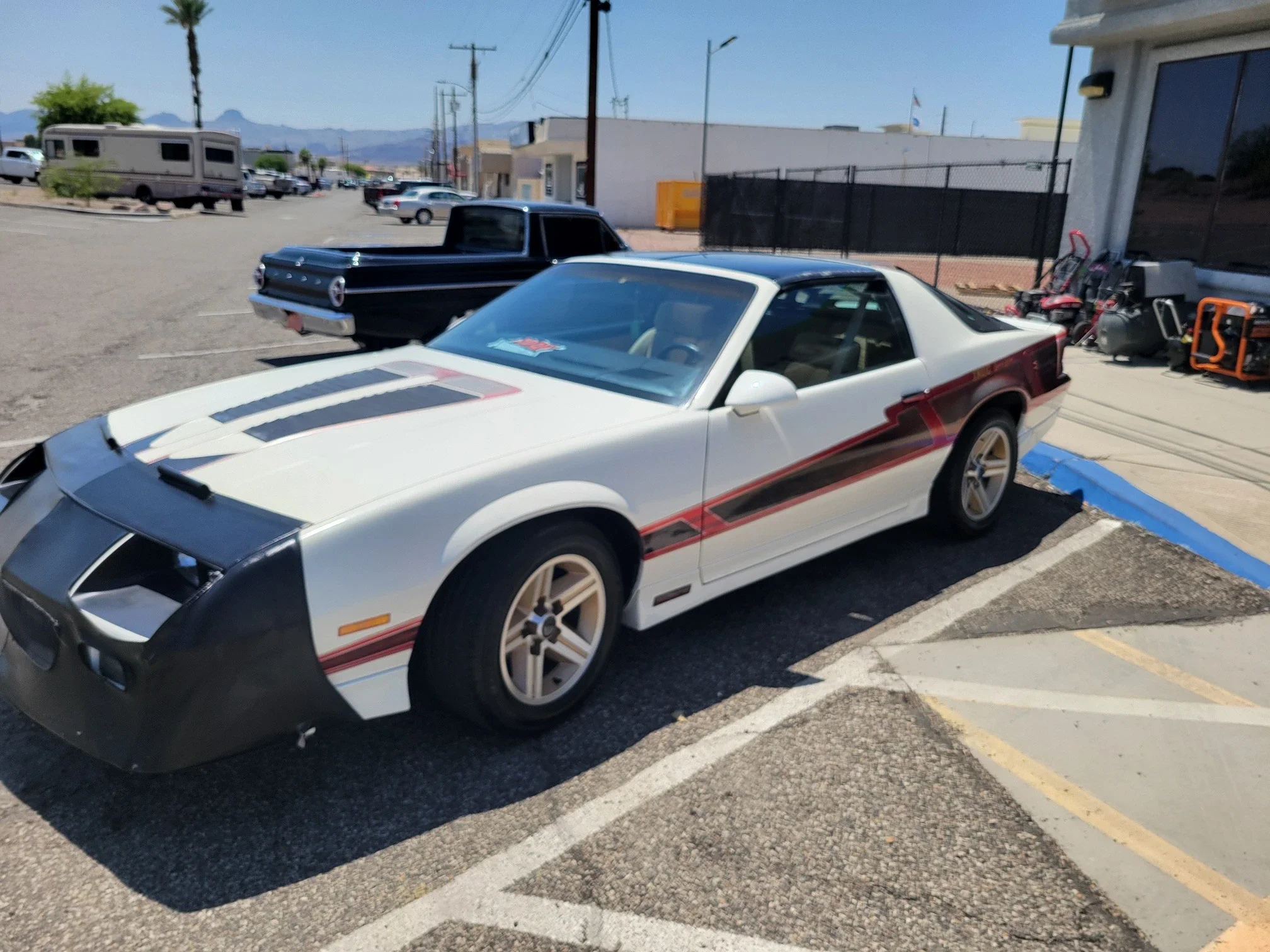 Chevrolet-Camaro-iroc-z-coupe-1986-White-Tan