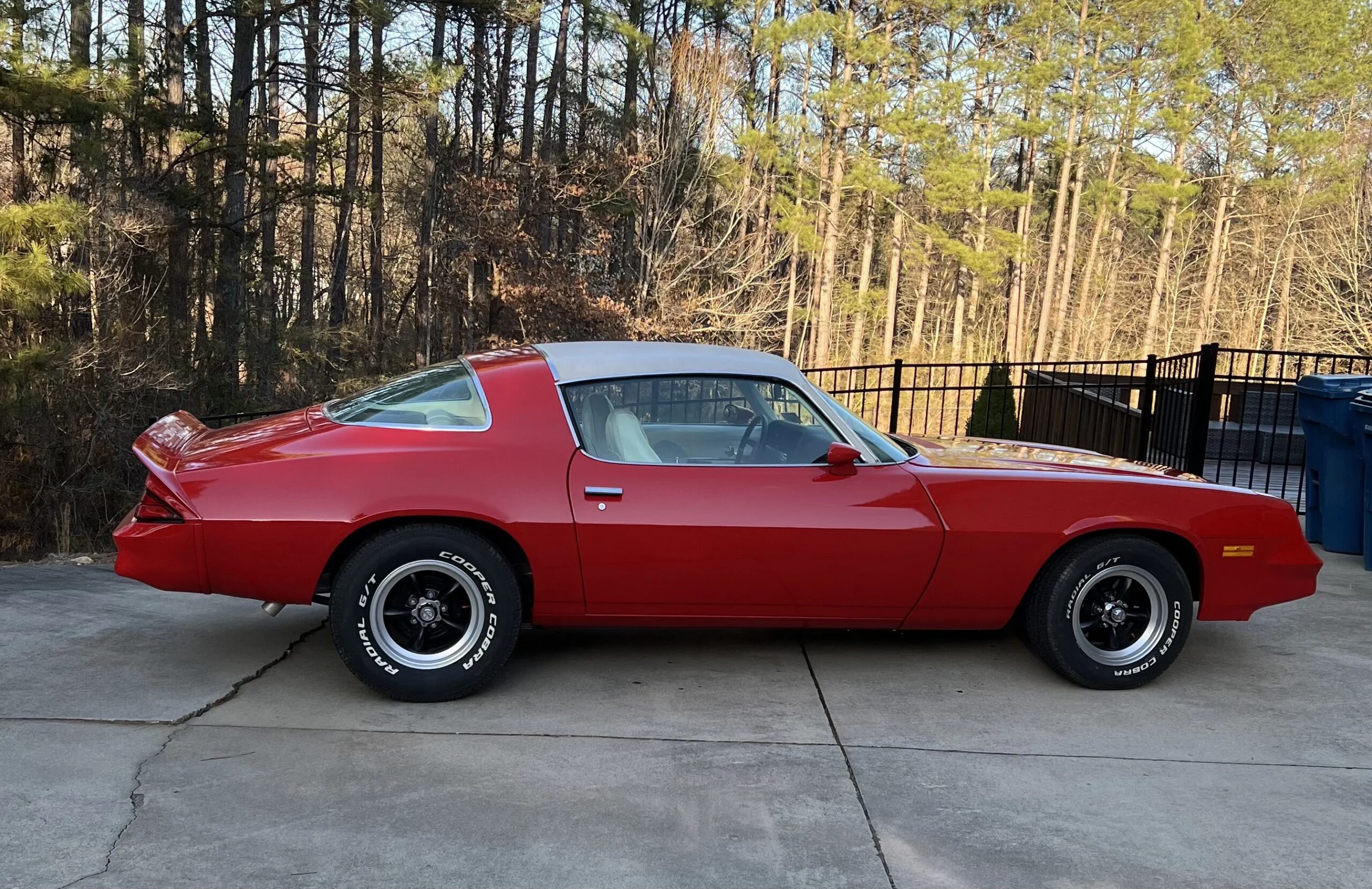 Chevrolet-Camaro-lt-coupe-1978-Red-White-2