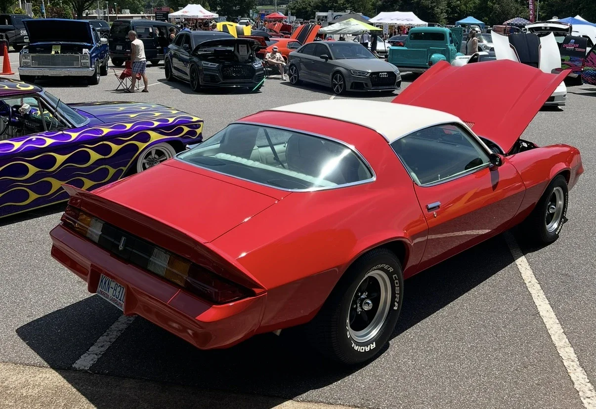 Chevrolet-Camaro-lt-coupe-1978-Red-White