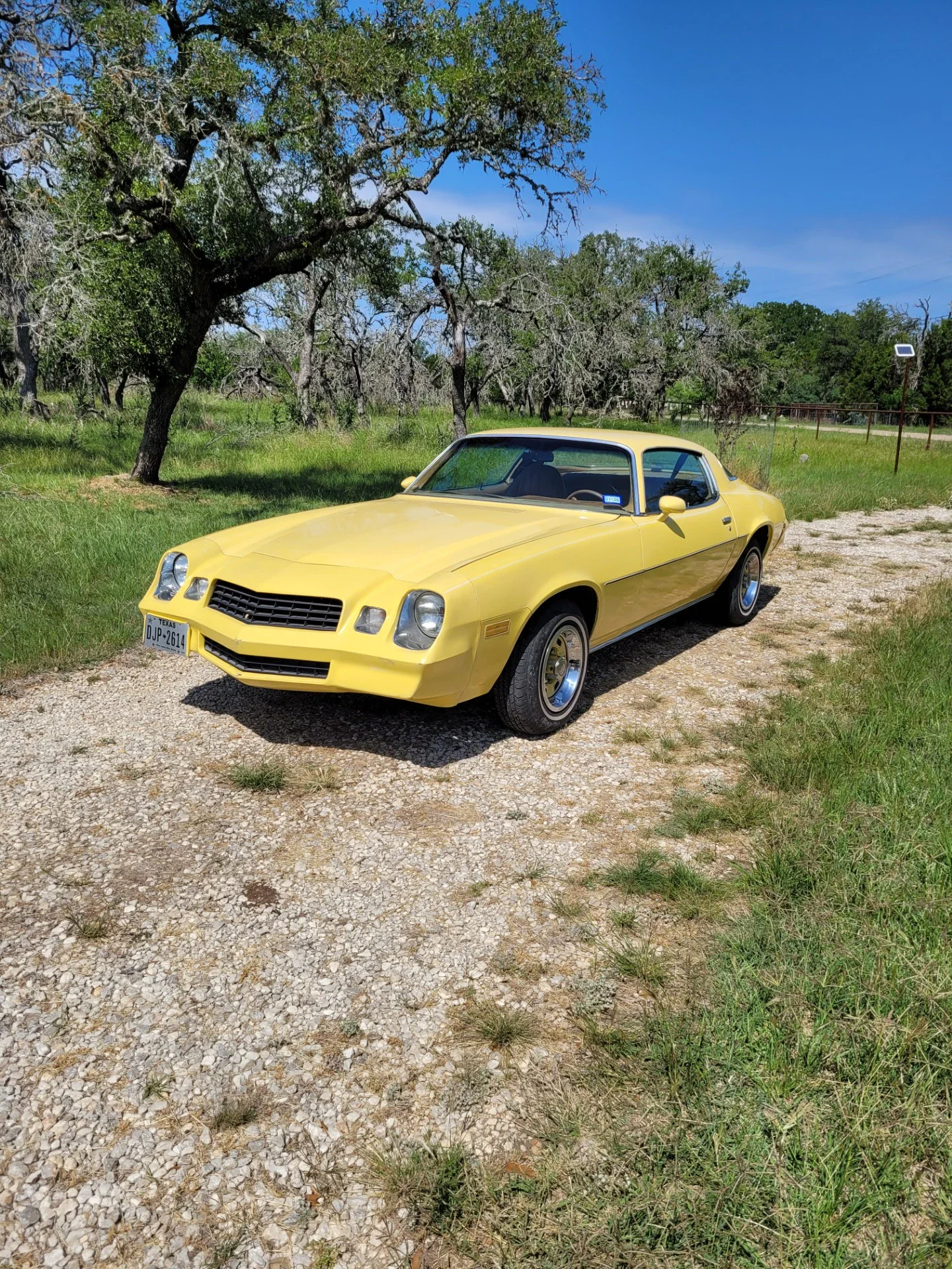 Chevrolet-Camaro-lt-coupe-1978-Yellow-Tan
