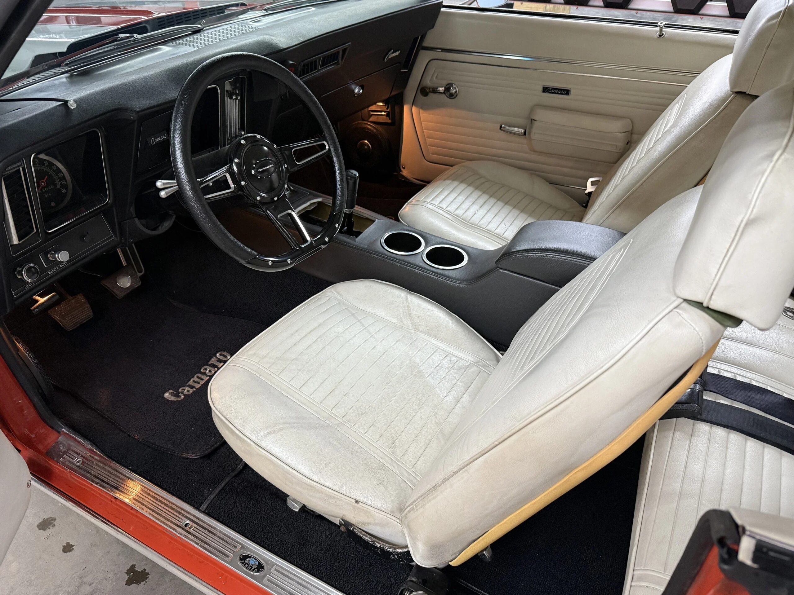 Chevrolet-Camaro-rs-coupe-1969-Orange-White-20