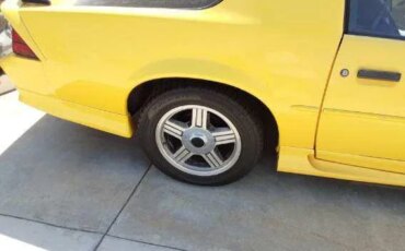 Chevrolet-Camaro-rs-coupe-1991-Yellow-Black-3