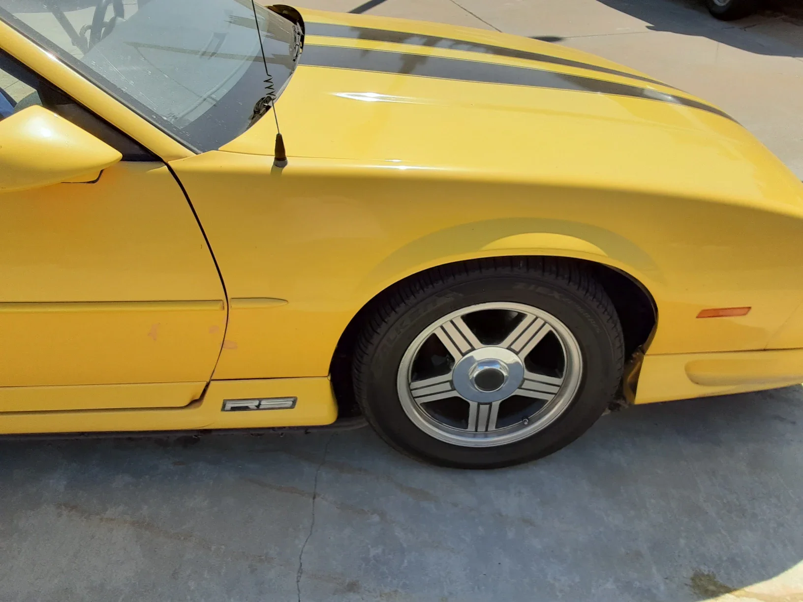 Chevrolet-Camaro-rs-coupe-1991-Yellow-Black-4