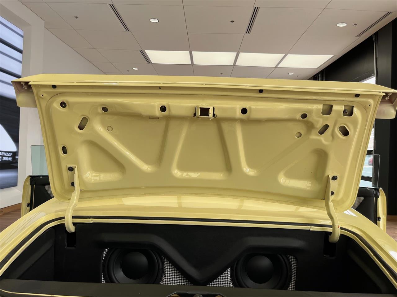 Chevrolet-Camaro-ss-1968-Yellow-Black-33