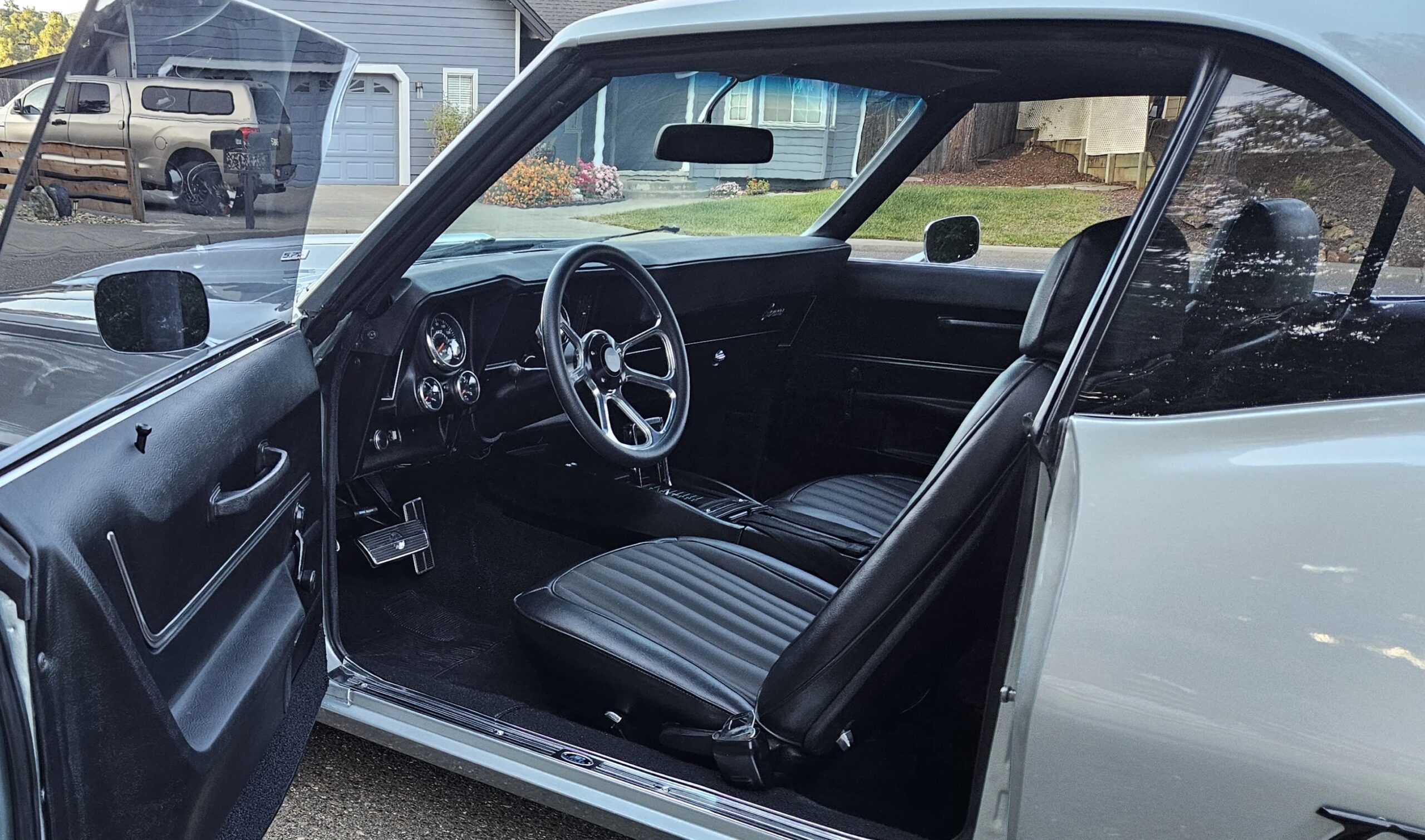 Chevrolet-Camaro-ss-1969-Silver-Black-9