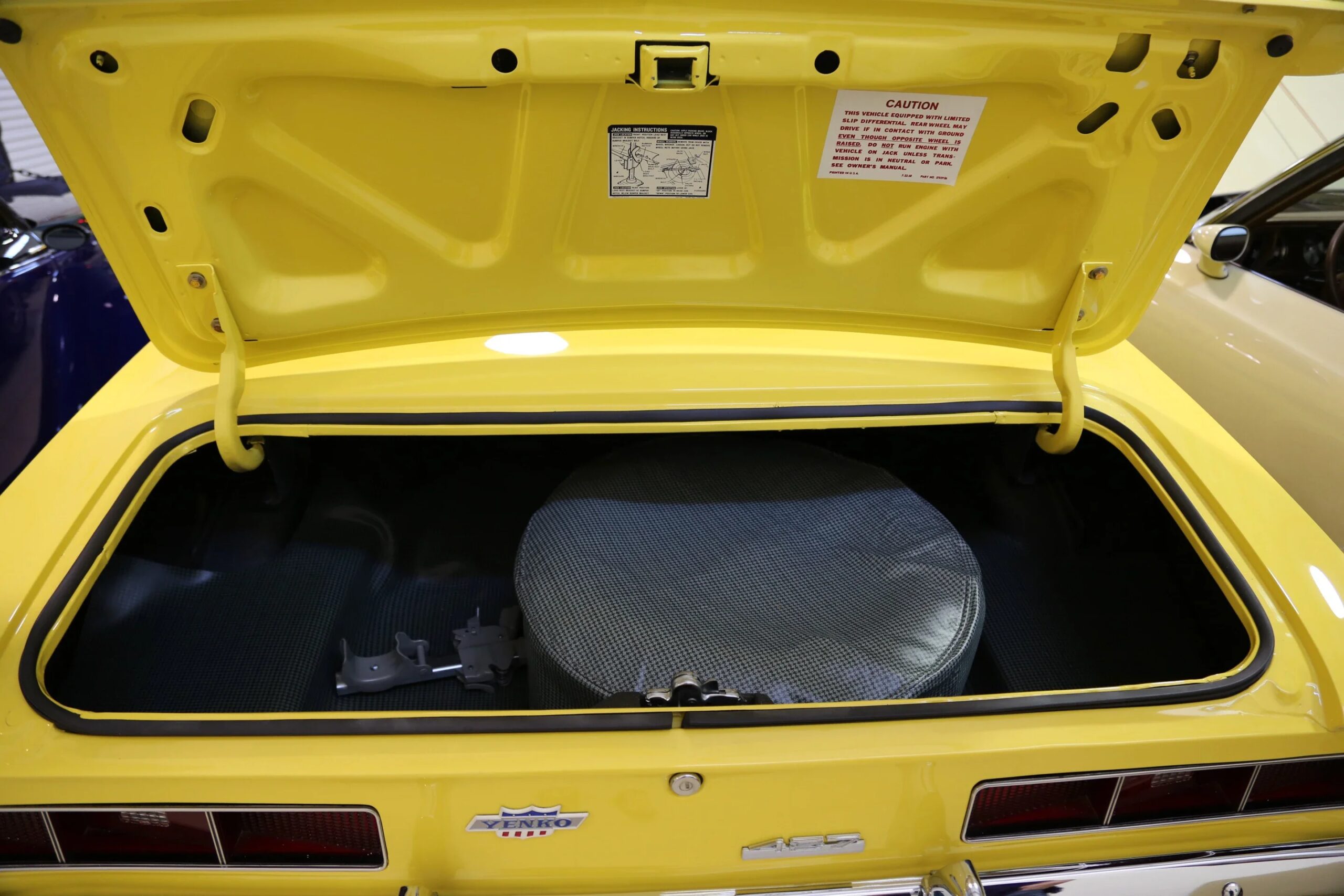 Chevrolet-Camaro-ss-yenko-clone-1969-Yellow-Black-10