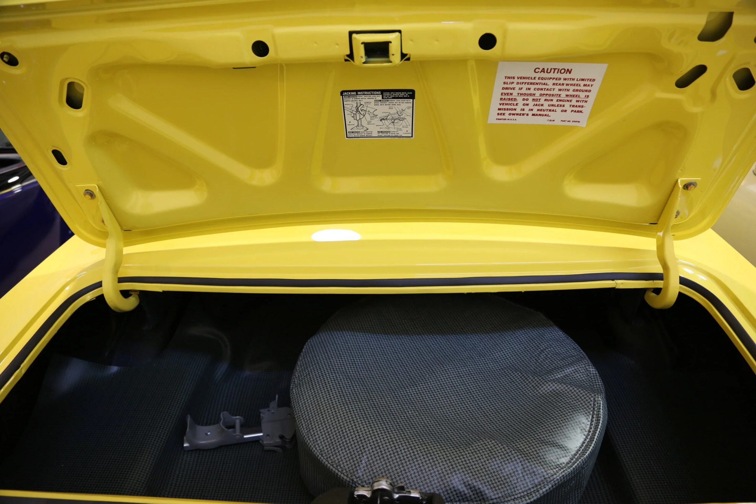 Chevrolet-Camaro-ss-yenko-clone-1969-Yellow-Black-13