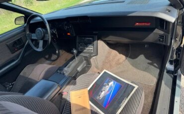 Chevrolet-Camaro-z28-1984-Black-Gray-1