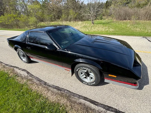 Chevrolet-Camaro-z28-1984-Black-Gray-10