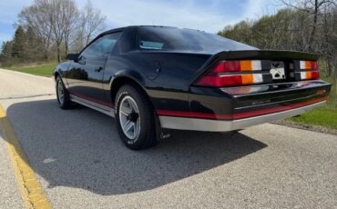 Chevrolet-Camaro-z28-1984-Black-Gray-11