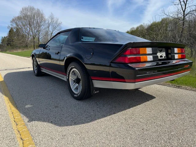Chevrolet-Camaro-z28-1984-Black-Gray-11