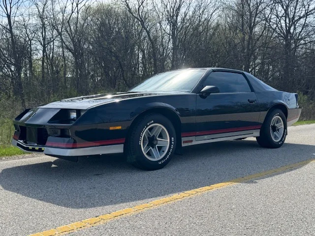 Chevrolet-Camaro-z28-1984-Black-Gray-12