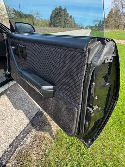 Chevrolet-Camaro-z28-1984-Black-Gray-18