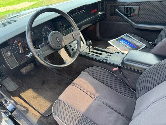Chevrolet-Camaro-z28-1984-Black-Gray-19