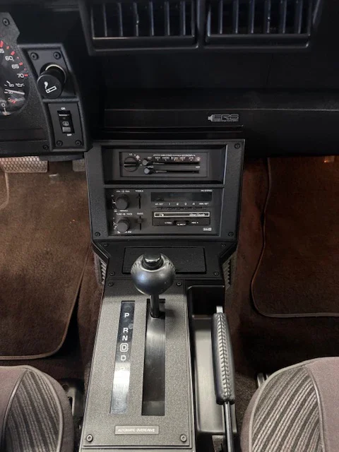 Chevrolet-Camaro-z28-1984-Black-Gray-2