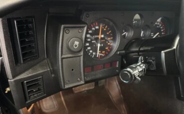 Chevrolet-Camaro-z28-1984-Black-Gray-3