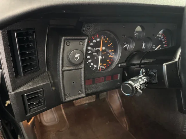 Chevrolet-Camaro-z28-1984-Black-Gray-3