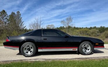 Chevrolet-Camaro-z28-1984-Black-Gray