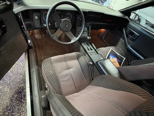 Chevrolet-Camaro-z28-1984-Black-Gray-5