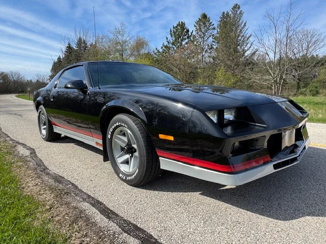 Chevrolet-Camaro-z28-1984-Black-Gray-9