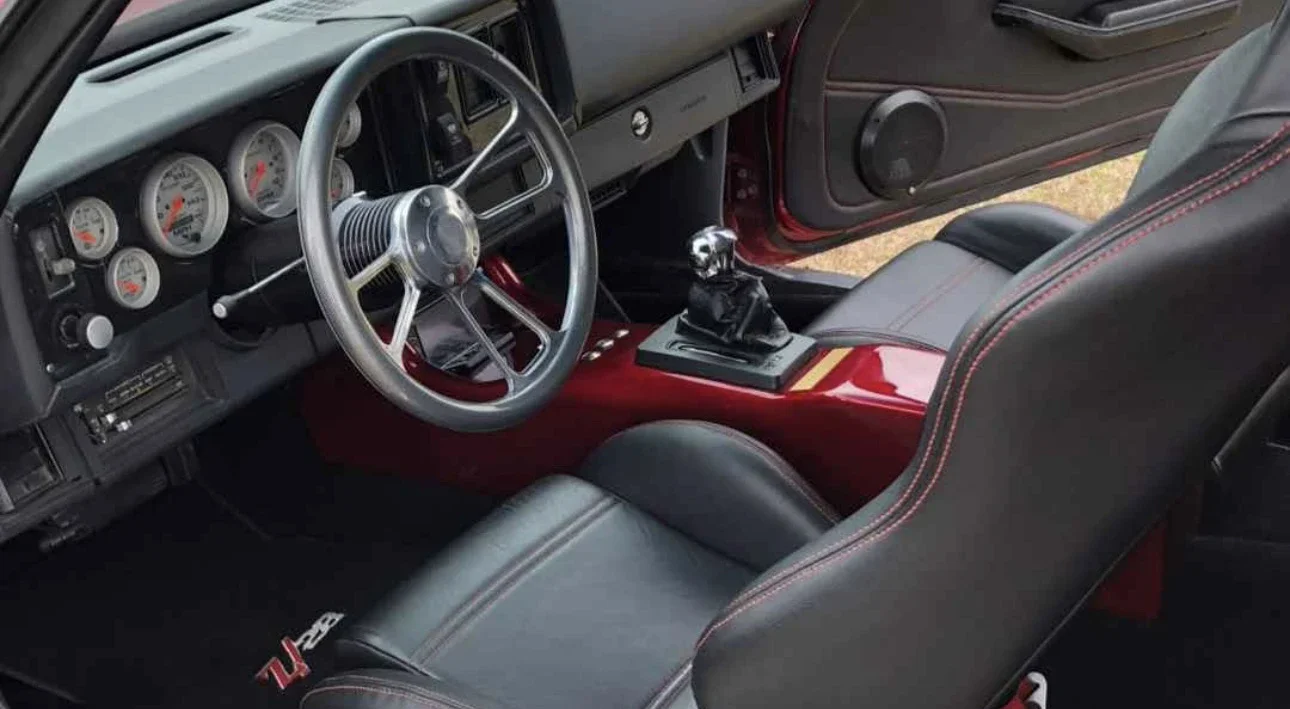 Chevrolet-Camaro-z28-coupe-1981-Red-Black-5