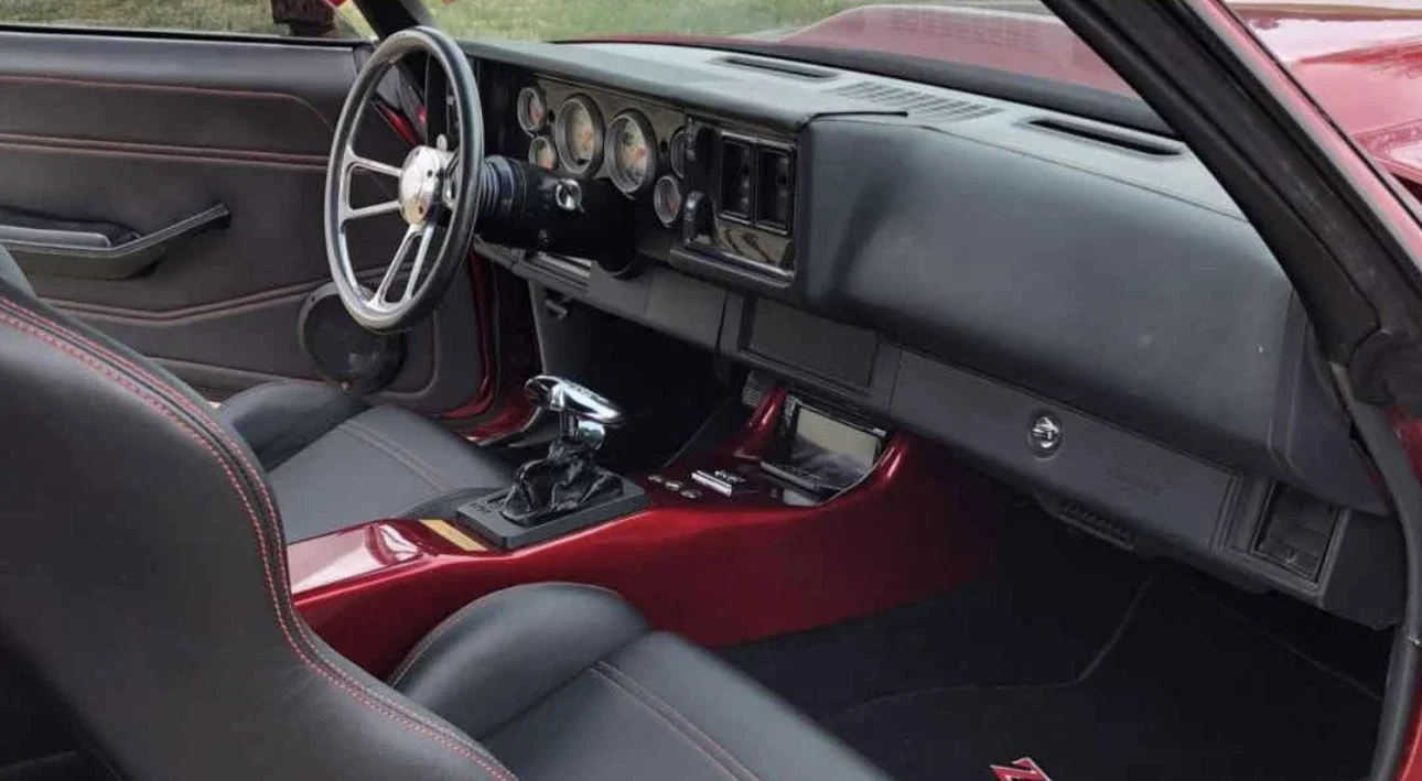 Chevrolet-Camaro-z28-coupe-1981-Red-Black-7
